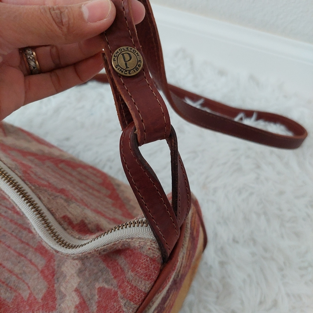 Pendleton Rust and Tan Aztec Crossbody Bag - Picture 8 of 12